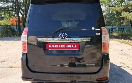 Toyota Noah III, 2008 год, 900 000 рублей, 5 фотография