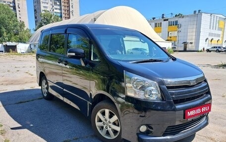 Toyota Noah III, 2008 год, 900 000 рублей, 2 фотография