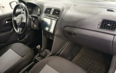 Volkswagen Polo VI (EU Market), 2011 год, 620 000 рублей, 11 фотография