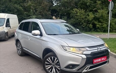 Mitsubishi Outlander III рестайлинг 3, 2019 год, 1 850 000 рублей, 1 фотография