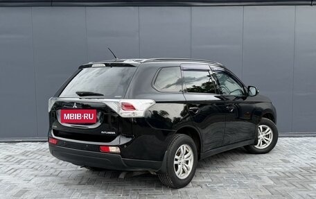 Mitsubishi Outlander III рестайлинг 3, 2013 год, 1 395 000 рублей, 2 фотография