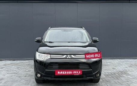 Mitsubishi Outlander III рестайлинг 3, 2013 год, 1 395 000 рублей, 3 фотография