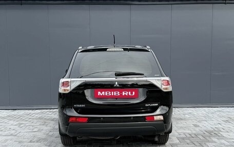 Mitsubishi Outlander III рестайлинг 3, 2013 год, 1 395 000 рублей, 4 фотография