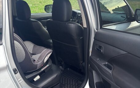 Mitsubishi Outlander III рестайлинг 3, 2019 год, 1 850 000 рублей, 8 фотография