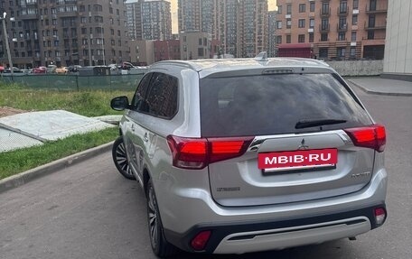 Mitsubishi Outlander III рестайлинг 3, 2019 год, 1 850 000 рублей, 4 фотография