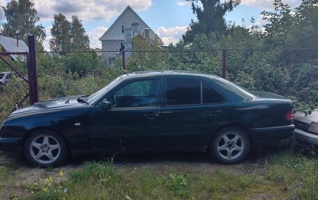 Mercedes-Benz E-Класс, 1998 год, 175 000 рублей, 2 фотография