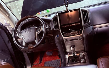 Toyota Land Cruiser 200, 2016 год, 7 600 000 рублей, 38 фотография