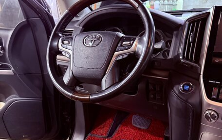 Toyota Land Cruiser 200, 2016 год, 7 600 000 рублей, 33 фотография