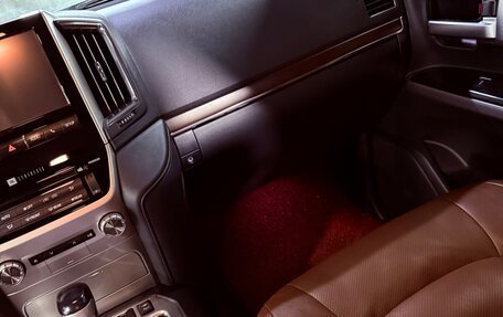 Toyota Land Cruiser 200, 2016 год, 7 600 000 рублей, 34 фотография