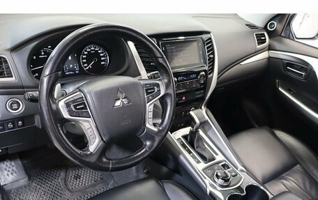 Mitsubishi Pajero Sport III рестайлинг, 2019 год, 3 249 000 рублей, 6 фотография