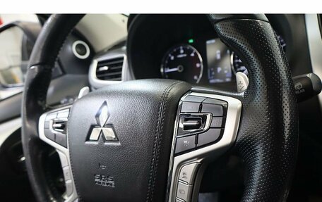 Mitsubishi Pajero Sport III рестайлинг, 2019 год, 3 249 000 рублей, 8 фотография