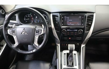 Mitsubishi Pajero Sport III рестайлинг, 2019 год, 3 249 000 рублей, 9 фотография