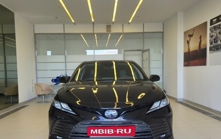 Toyota Camry, 2022 год, 3 290 000 рублей, 2 фотография