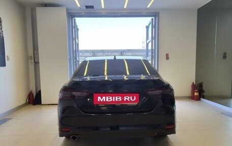 Toyota Camry, 2022 год, 3 290 000 рублей, 5 фотография