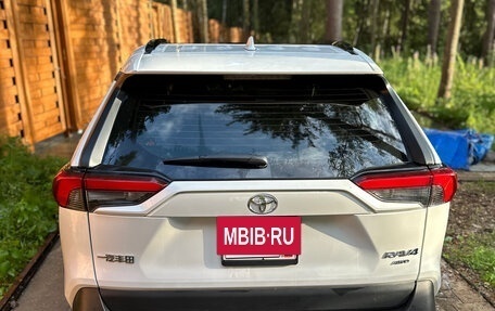 Toyota RAV4, 2024 год, 3 700 000 рублей, 2 фотография