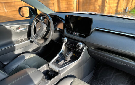 Toyota RAV4, 2024 год, 3 700 000 рублей, 9 фотография