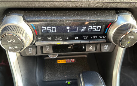 Toyota RAV4, 2024 год, 3 700 000 рублей, 14 фотография