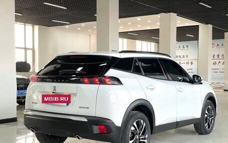 Peugeot 2008 II, 2023 год, 1 550 000 рублей, 4 фотография