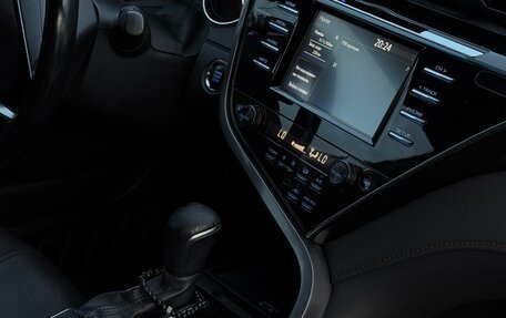 Toyota Camry, 2018 год, 2 400 000 рублей, 10 фотография