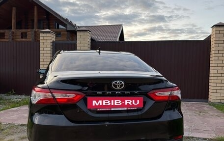 Toyota Camry, 2018 год, 2 400 000 рублей, 6 фотография