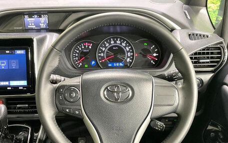 Toyota Voxy III, 2021 год, 1 790 000 рублей, 12 фотография