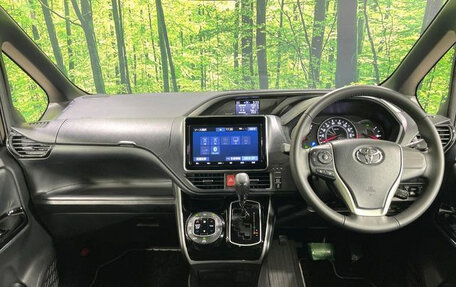 Toyota Voxy III, 2021 год, 1 790 000 рублей, 11 фотография