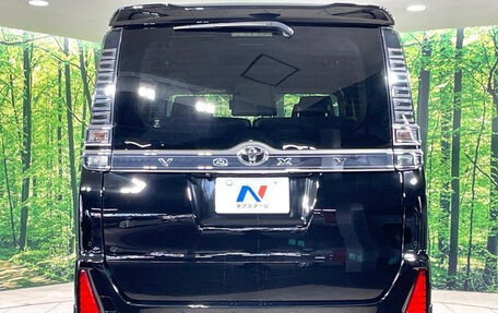 Toyota Voxy III, 2021 год, 1 790 000 рублей, 6 фотография