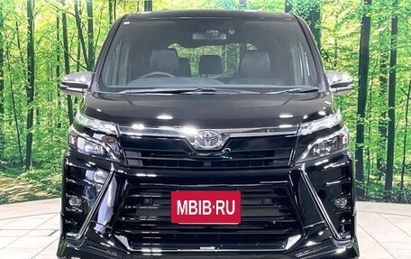 Toyota Voxy III, 2021 год, 1 790 000 рублей, 2 фотография