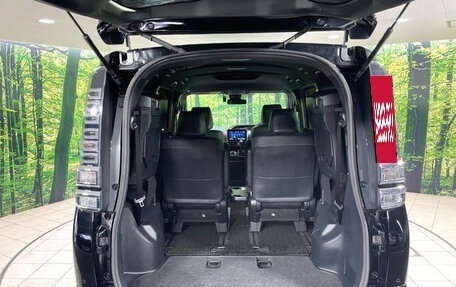 Toyota Voxy III, 2021 год, 1 790 000 рублей, 19 фотография