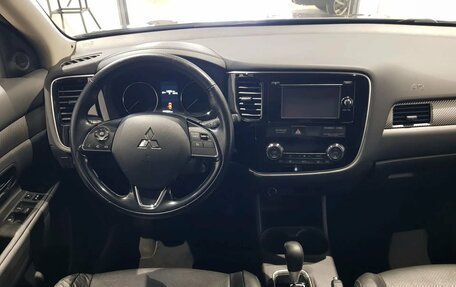 Mitsubishi Outlander III рестайлинг 3, 2015 год, 2 099 000 рублей, 6 фотография