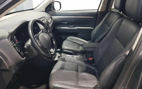 Mitsubishi Outlander III рестайлинг 3, 2015 год, 2 099 000 рублей, 8 фотография