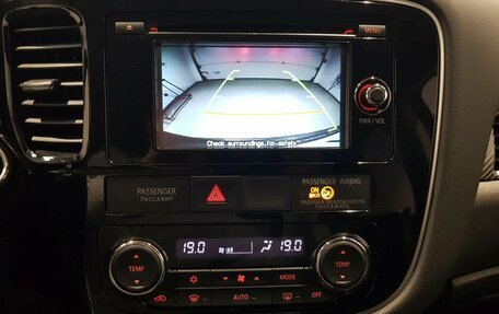 Mitsubishi Outlander III рестайлинг 3, 2015 год, 2 099 000 рублей, 14 фотография