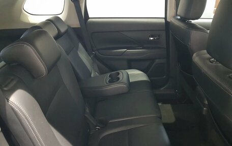 Mitsubishi Outlander III рестайлинг 3, 2015 год, 2 099 000 рублей, 13 фотография