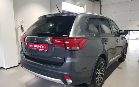 Mitsubishi Outlander III рестайлинг 3, 2015 год, 2 099 000 рублей, 5 фотография