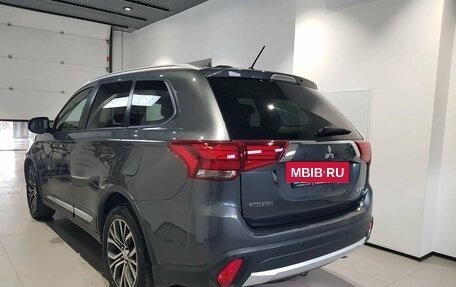 Mitsubishi Outlander III рестайлинг 3, 2015 год, 2 099 000 рублей, 4 фотография