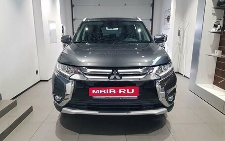 Mitsubishi Outlander III рестайлинг 3, 2015 год, 2 099 000 рублей, 2 фотография