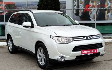 Mitsubishi Outlander III рестайлинг 3, 2013 год, 1 536 000 рублей, 3 фотография