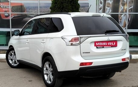 Mitsubishi Outlander III рестайлинг 3, 2013 год, 1 536 000 рублей, 7 фотография
