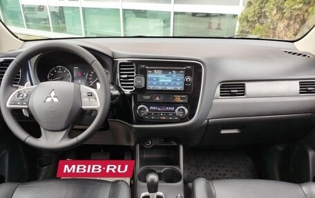 Mitsubishi Outlander III рестайлинг 3, 2013 год, 1 536 000 рублей, 15 фотография