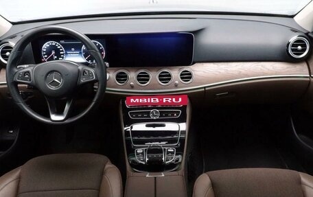 Mercedes-Benz E-Класс, 2016 год, 3 500 000 рублей, 10 фотография