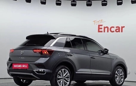 Volkswagen T-Roc I, 2022 год, 2 153 000 рублей, 2 фотография