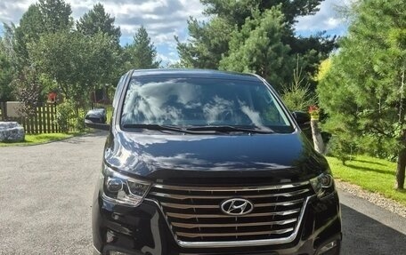 Hyundai Grand Starex Grand Starex I рестайлинг 2, 2020 год, 4 600 000 рублей, 1 фотография