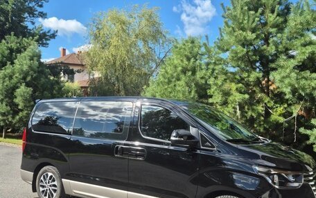 Hyundai Grand Starex Grand Starex I рестайлинг 2, 2020 год, 4 600 000 рублей, 2 фотография