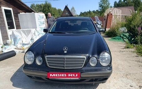 Mercedes-Benz E-Класс, 2001 год, 250 000 рублей, 3 фотография