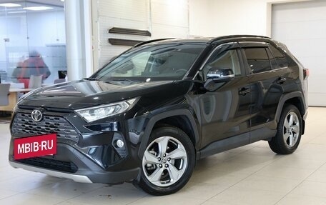 Toyota RAV4, 2020 год, 3 300 000 рублей, 4 фотография