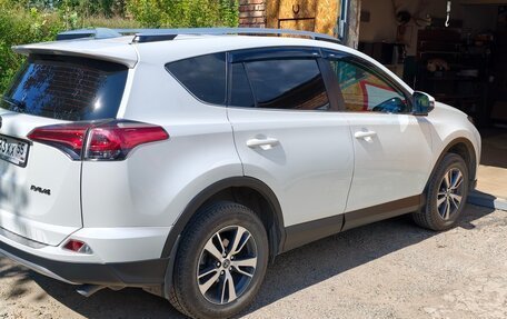 Toyota RAV4, 2017 год, 2 340 000 рублей, 2 фотография