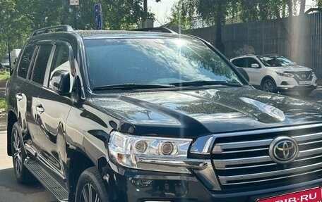 Toyota Land Cruiser 200, 2017 год, 5 999 999 рублей, 1 фотография