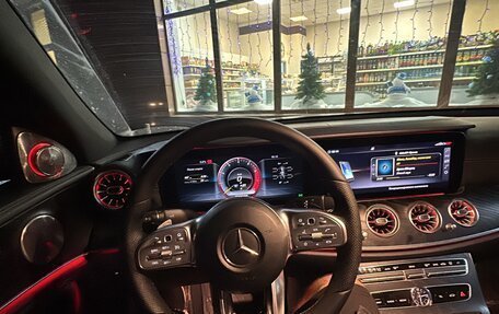 Mercedes-Benz E-Класс, 2019 год, 3 300 000 рублей, 4 фотография