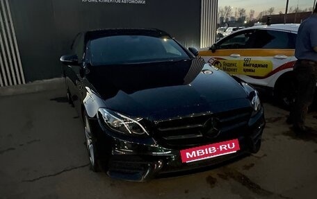 Mercedes-Benz E-Класс, 2019 год, 3 300 000 рублей, 3 фотография