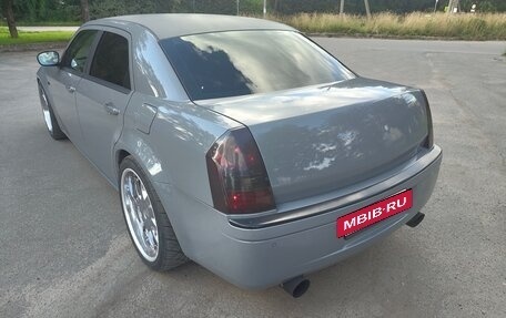 Chrysler 300C II, 2006 год, 900 000 рублей, 12 фотография